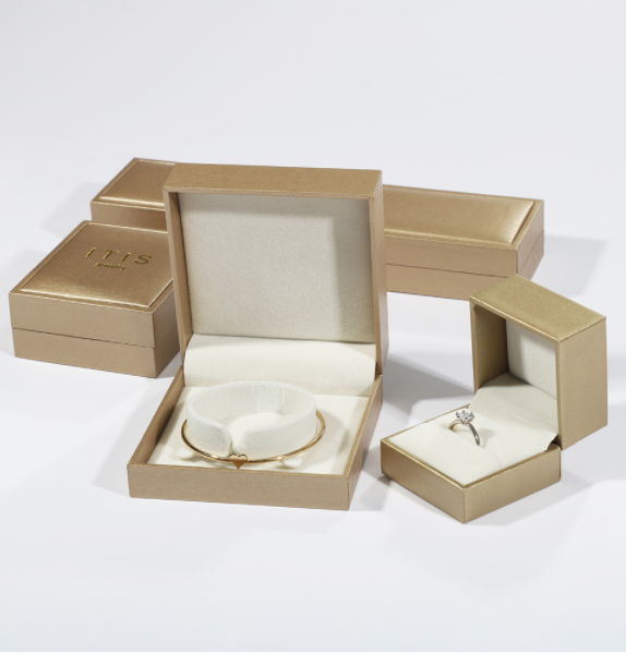 Goldfarbene einzigartige Schmuckschatulle